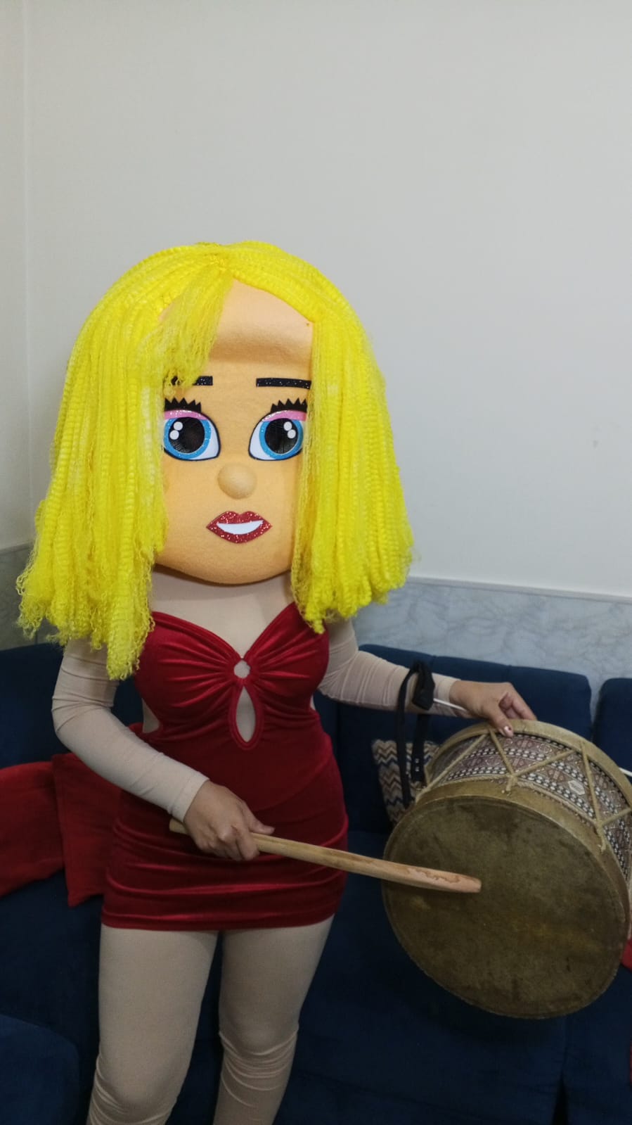 الراقصه غزل (شعر اشقر)